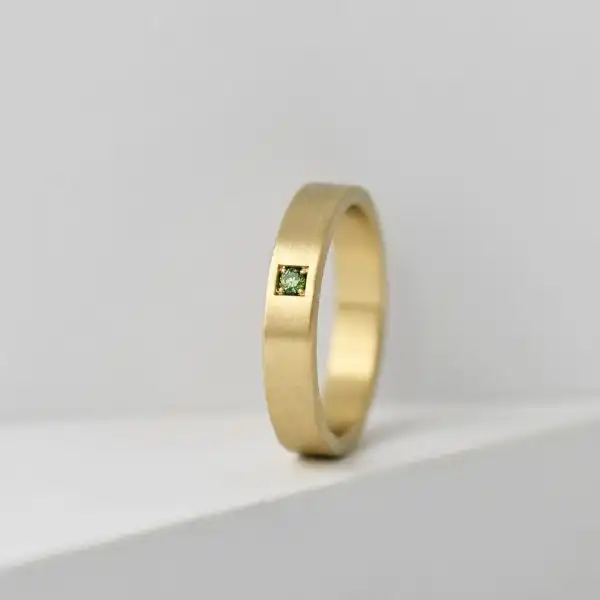 b12-snubni-prsteny-smaragd-zlatnictvi-minimalisticky.jpg.webp