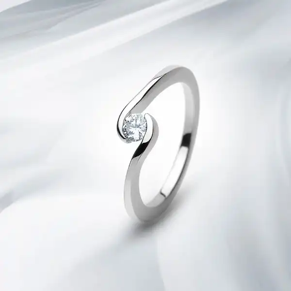 zi1-prsten-zlato-diamant-designovy.jpg.webp
